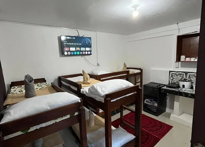 ホームステイ Budget In Transient With Wifi, Netflix, Ac & Free Parking Up To 8 Guests セブ市