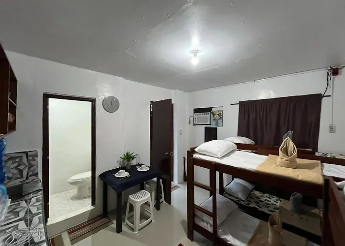 Budget In Transient With Wifi, Netflix, Ac & Free Parking Up To 8 Guests セブ市