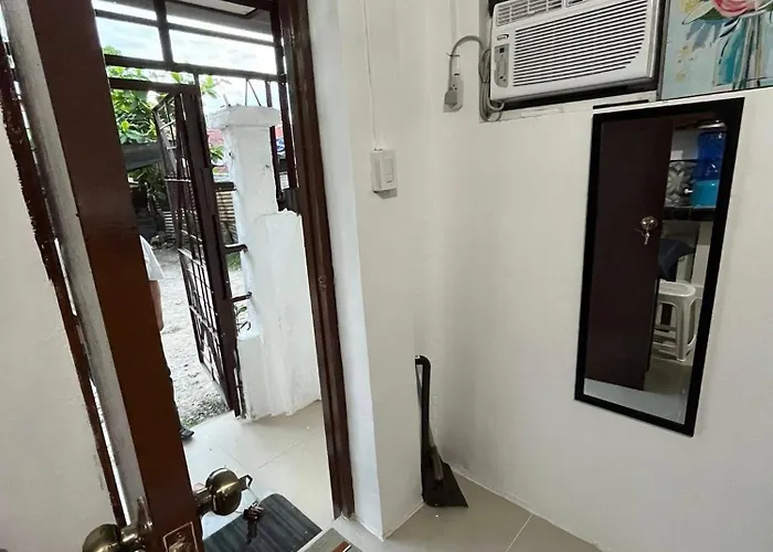 Budget In Transient With Wifi, Netflix, Ac & Free Parking Up To 8 Guests *