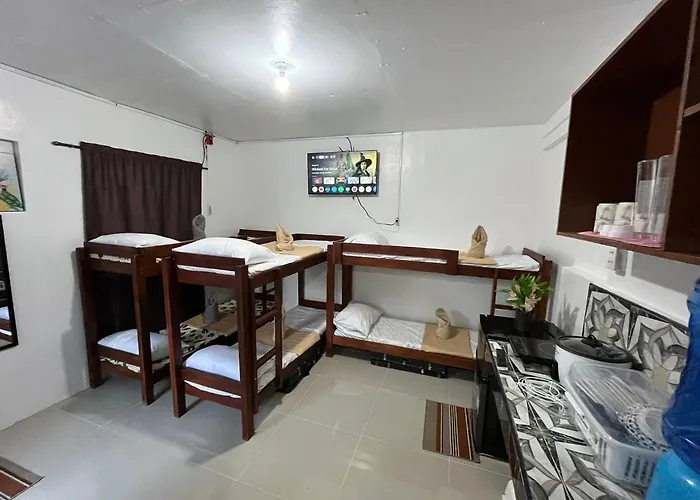 Budget In Transient With Wifi, Netflix, Ac & Free Parking Up To 8 Guests ホームステイ セブ市